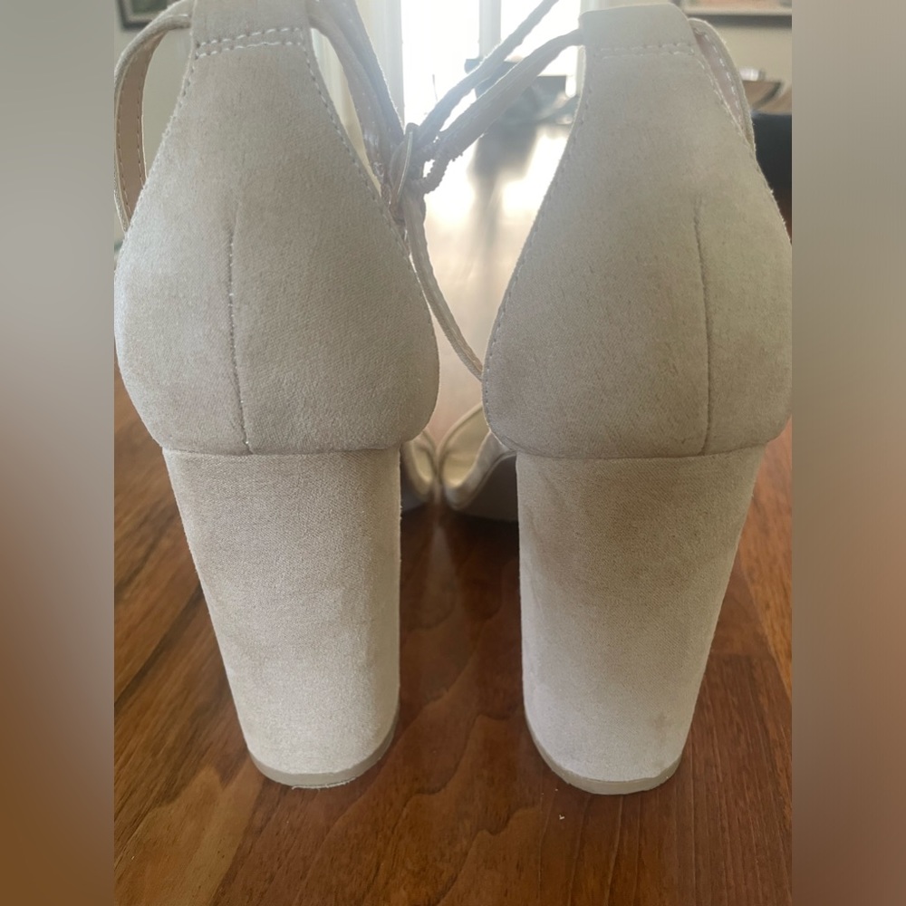 Lulu’s Heels - Picture 5 of 5